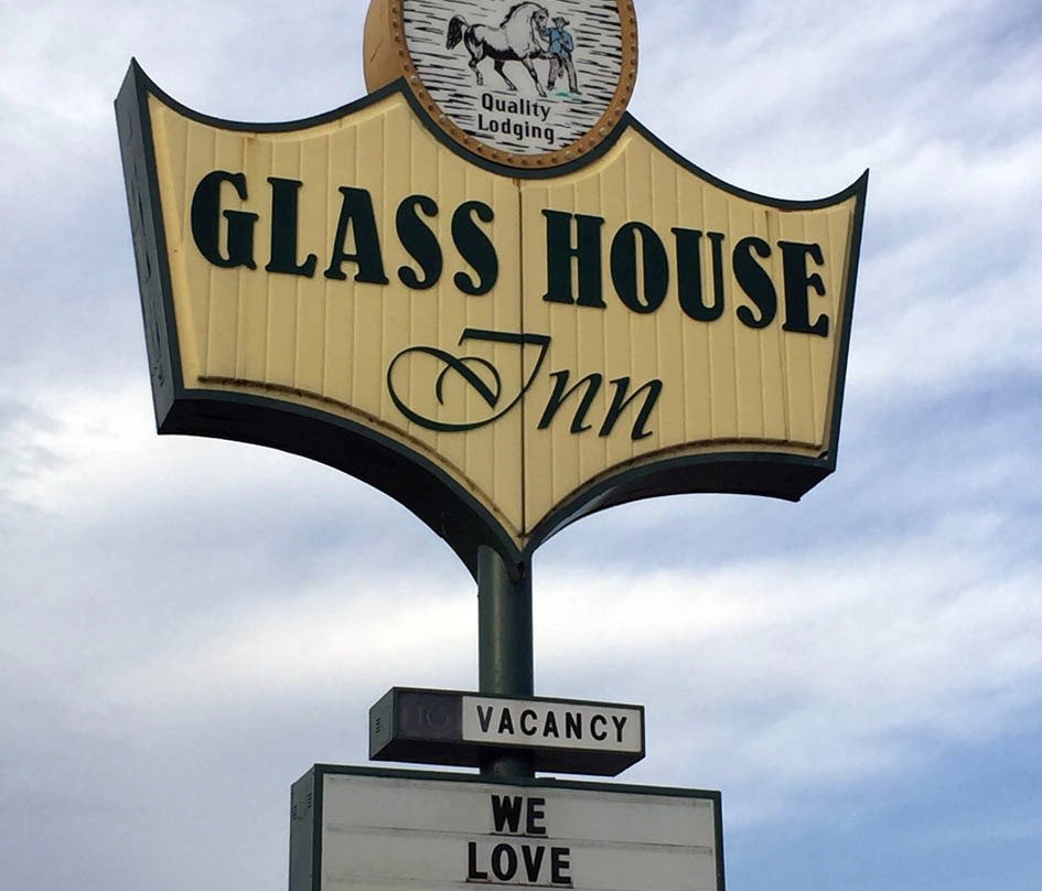 Glass House Inn主图