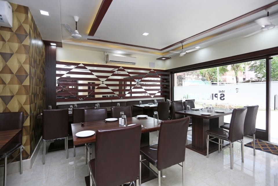 OYO 6709 Hotel L N International主图