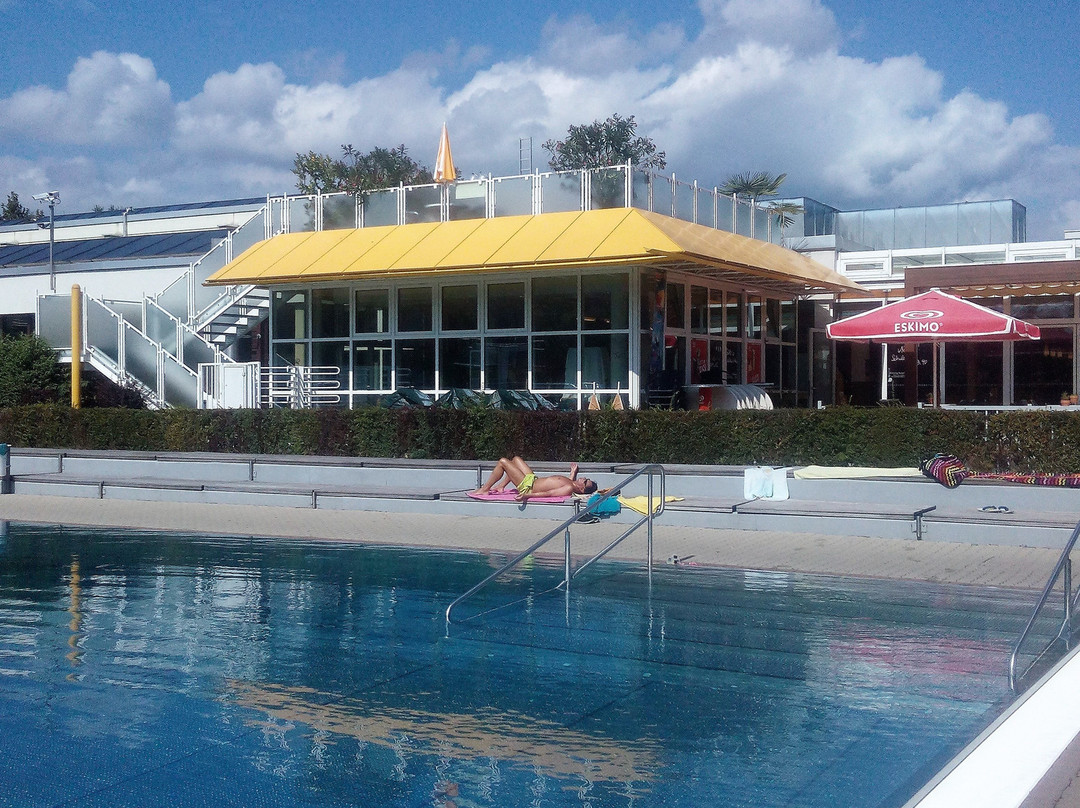 Hallen und Freibad mit Saunalandschaft景点图片