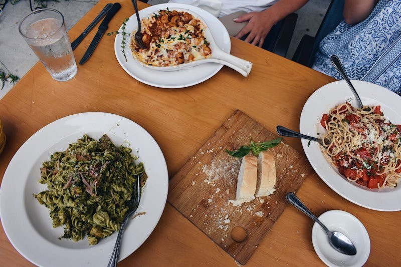 布莱克斯堡餐馆和美食-Zeppoli's Restaurant and Wine Shop