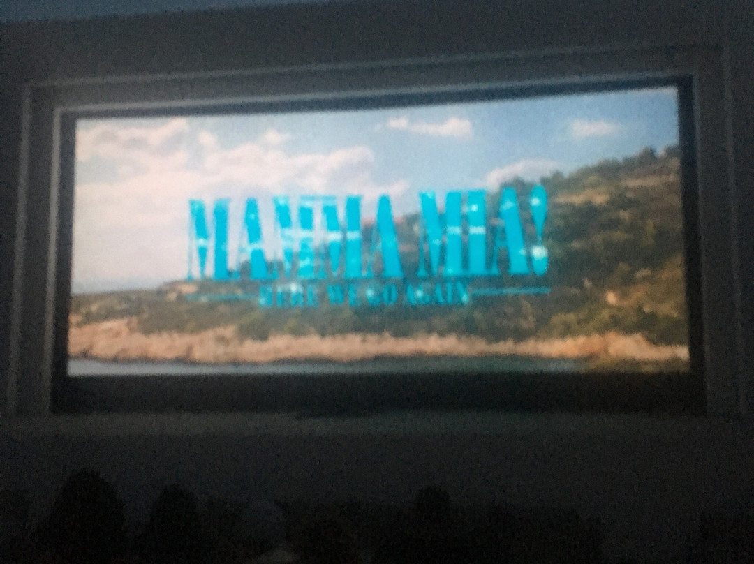 Cine Rex - Therinos-帕罗奇亚必去景点