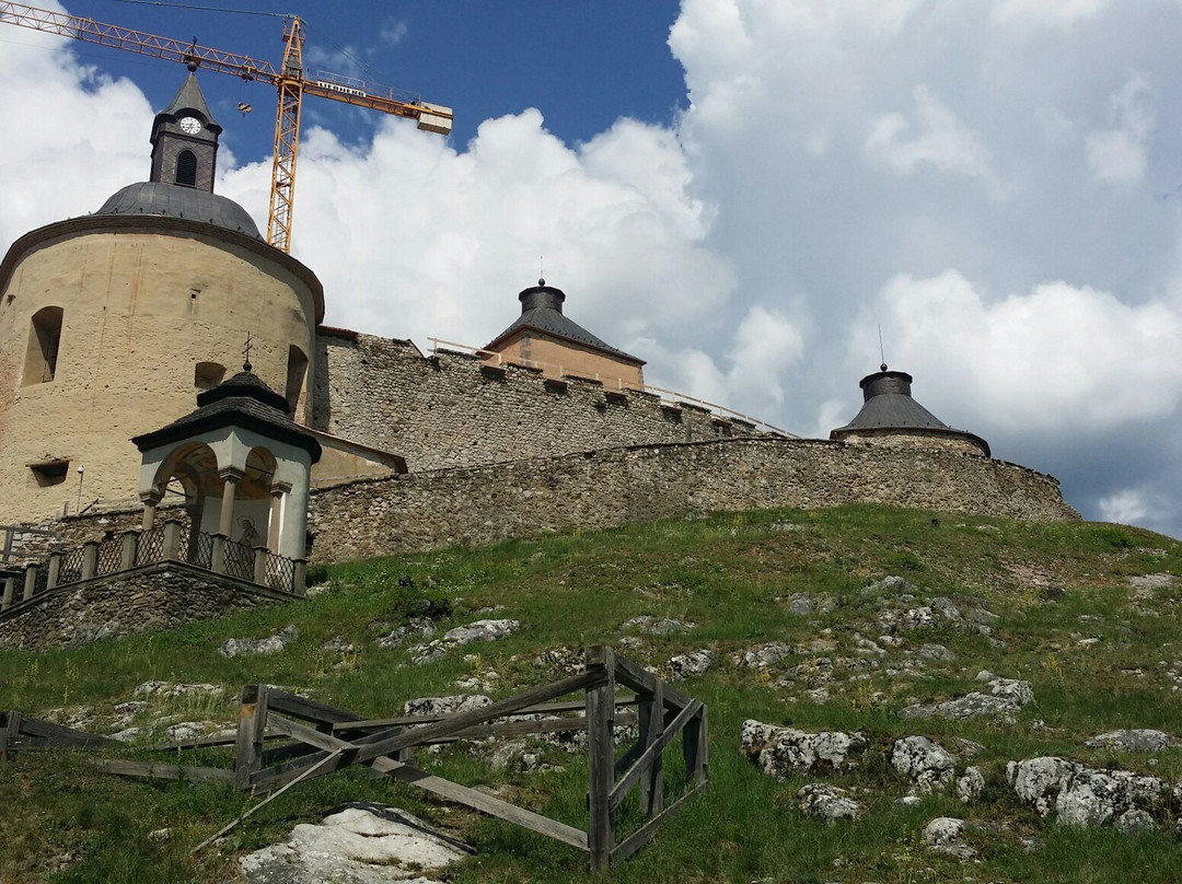Smolnik旅游景点-Hrad Krásna Hôrka