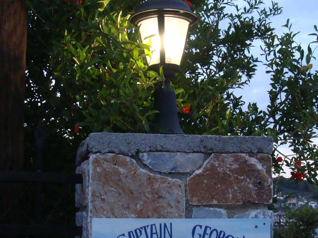 Captain George's Apartments主图