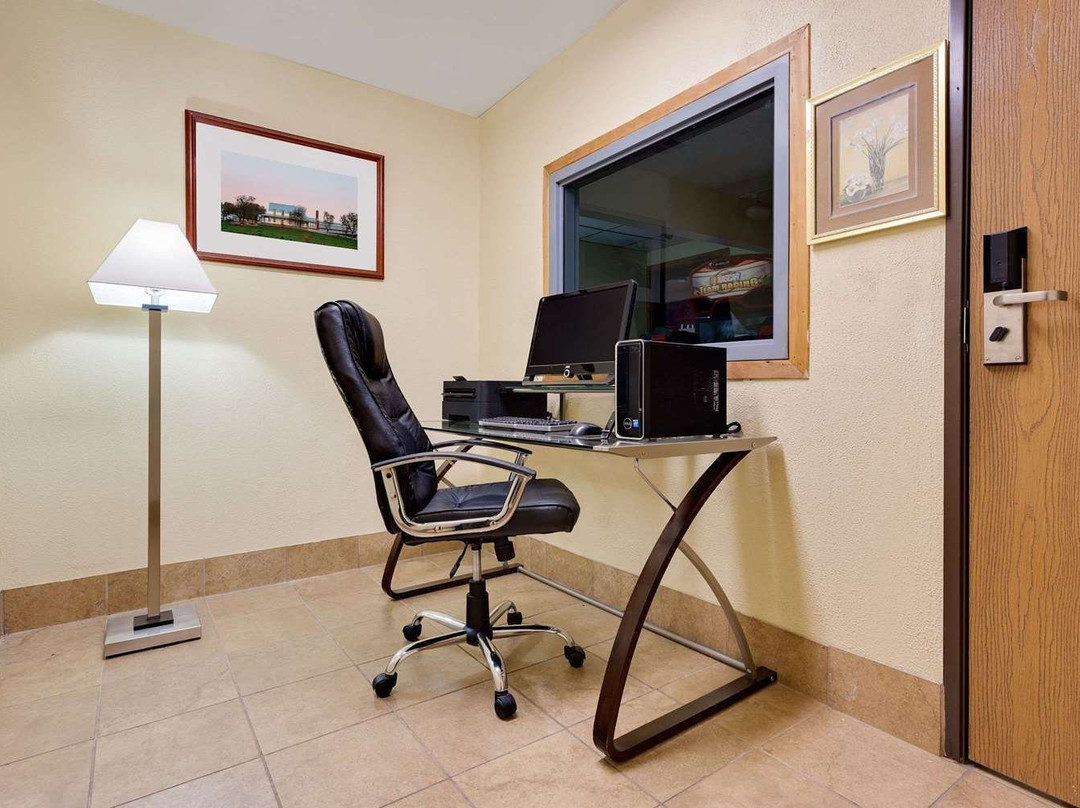 斯特蒂文特-雷辛-芒特普莱森特温德姆戴斯酒店主图