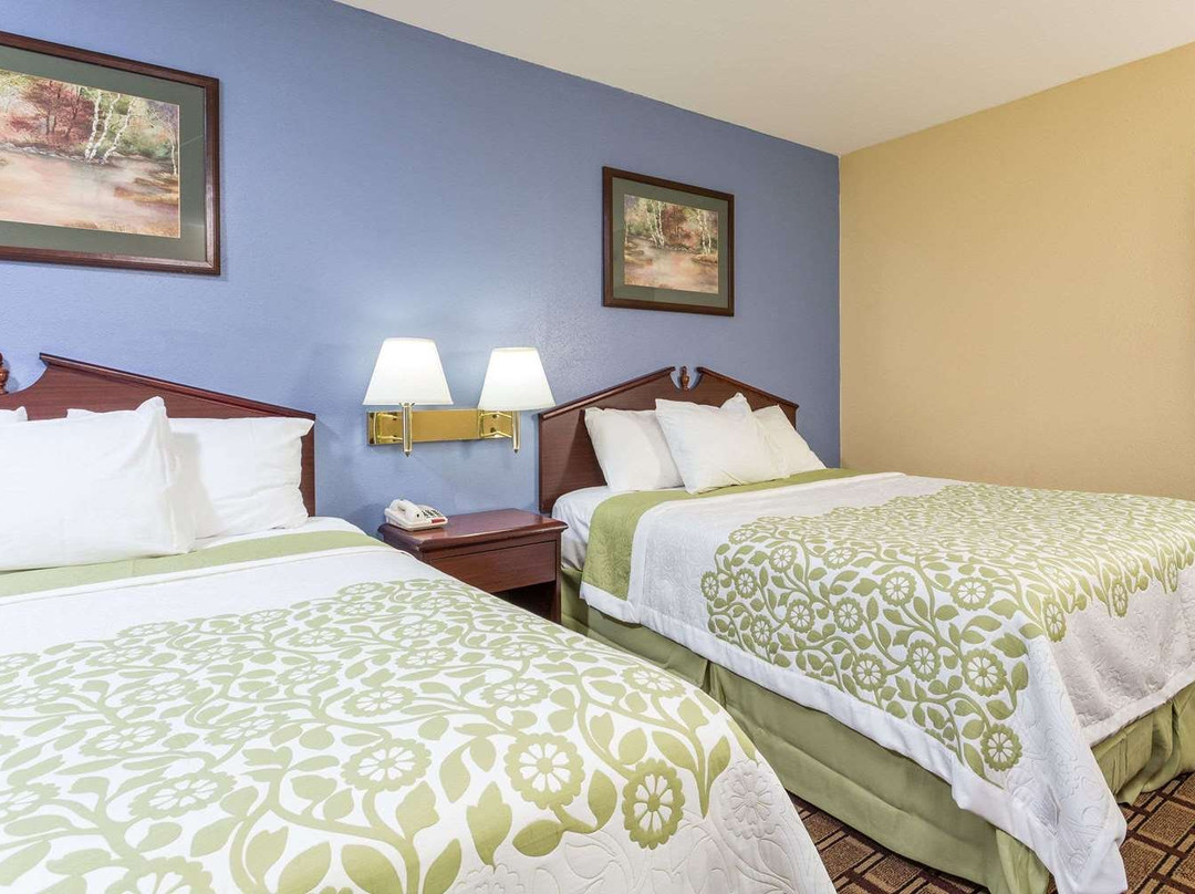 迪克森戴斯酒店主图