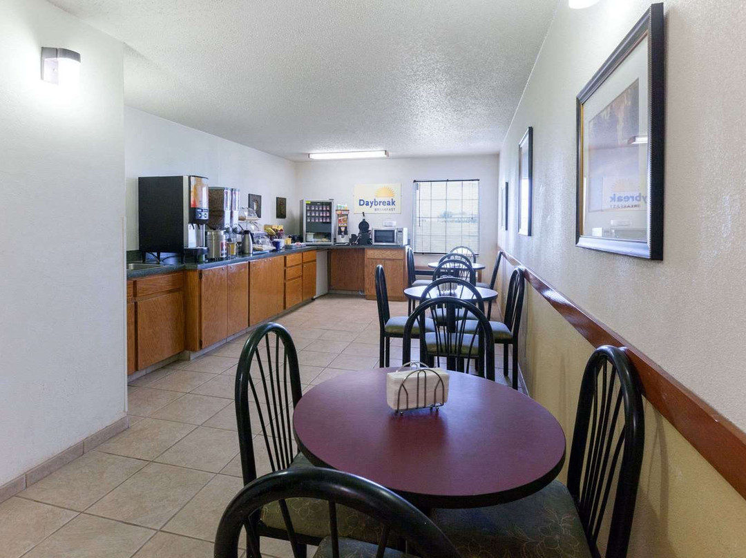 Days Inn by Wyndham Shawnee主图