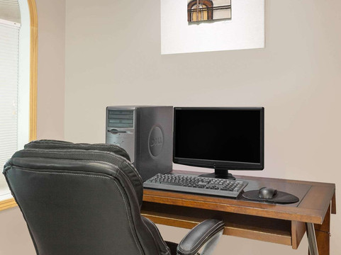 阿萨巴斯卡速8酒店主图