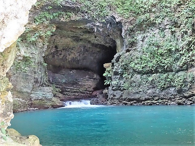 Waikelo Sawah Waterfall景点图片