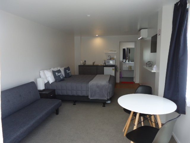 The Racecourse Motel主图