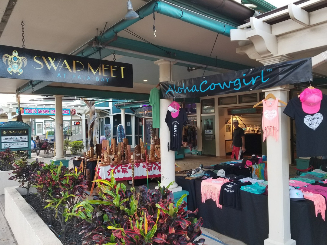 Swap Meet at Paia Bay-芭雅必去景点