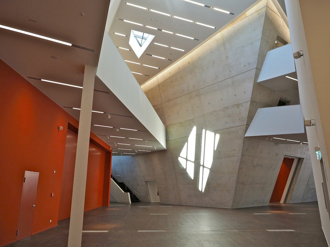 Zentralgebaude Leuphana Universitaet-吕讷堡必去景点