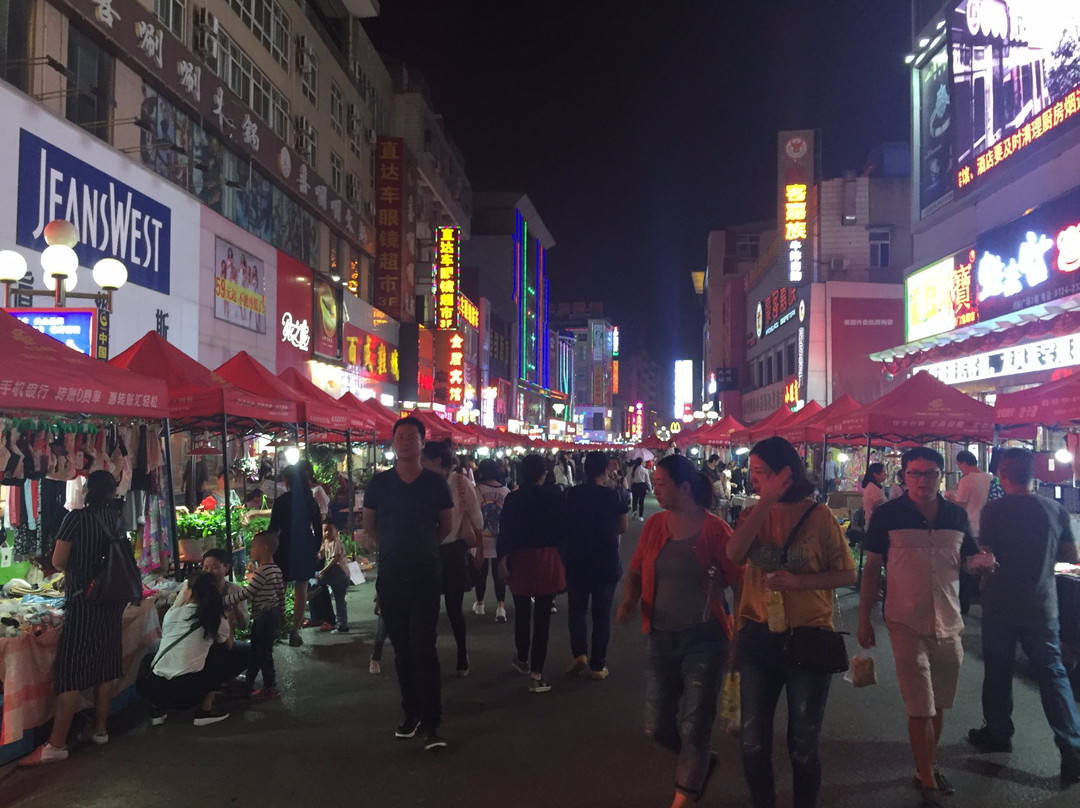 湖北省荆门市中天街-荆门市必去景点