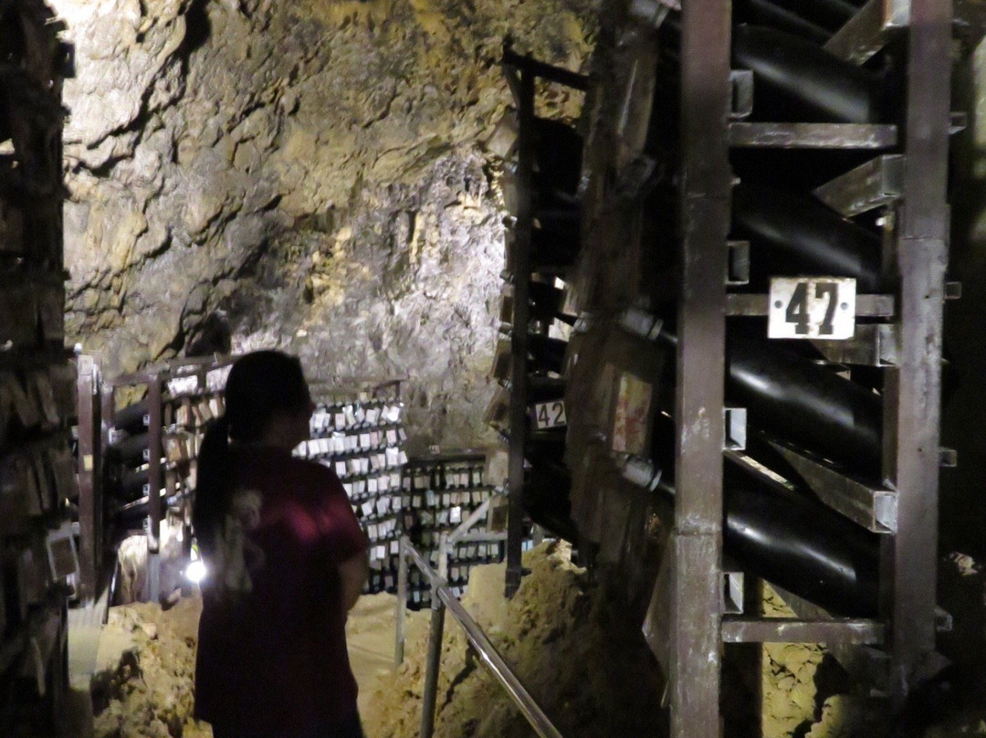 Kin Limestone Cave Koshugura景点图片