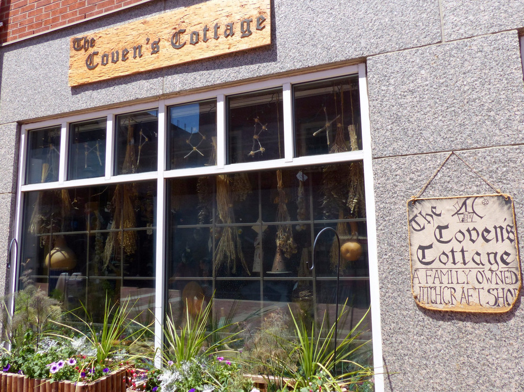 The Coven's Cottage景点图片
