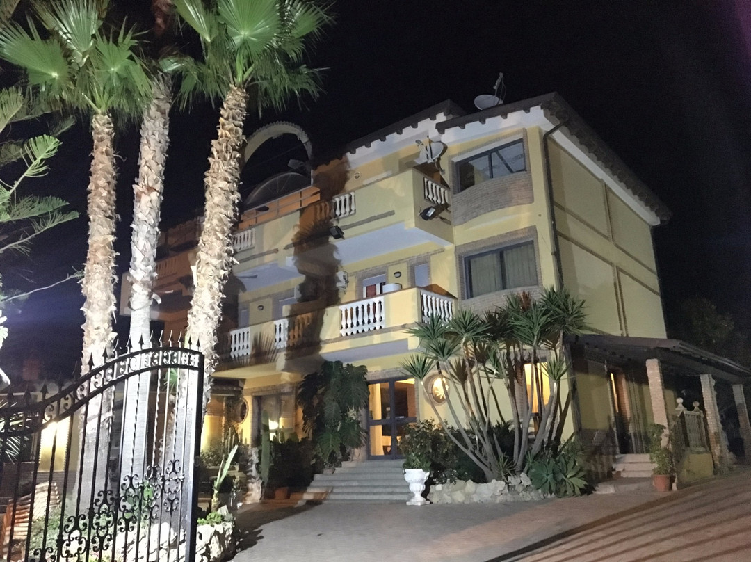 Cutro酒店住宿-Hotel Ristorante L'Orizzonte