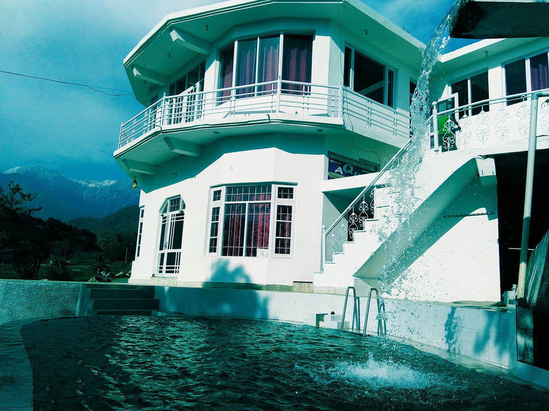 OYO Aqua Waterfall Hotel