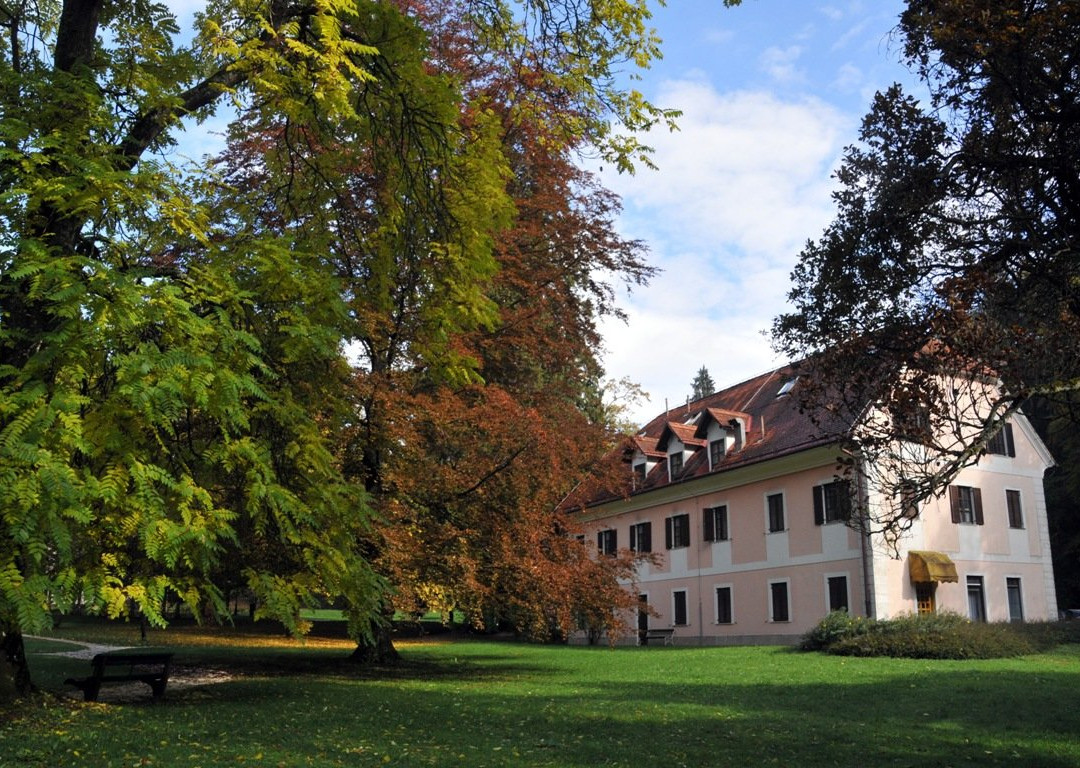 Dobrna旅游景点-The house on the lawn or the post office