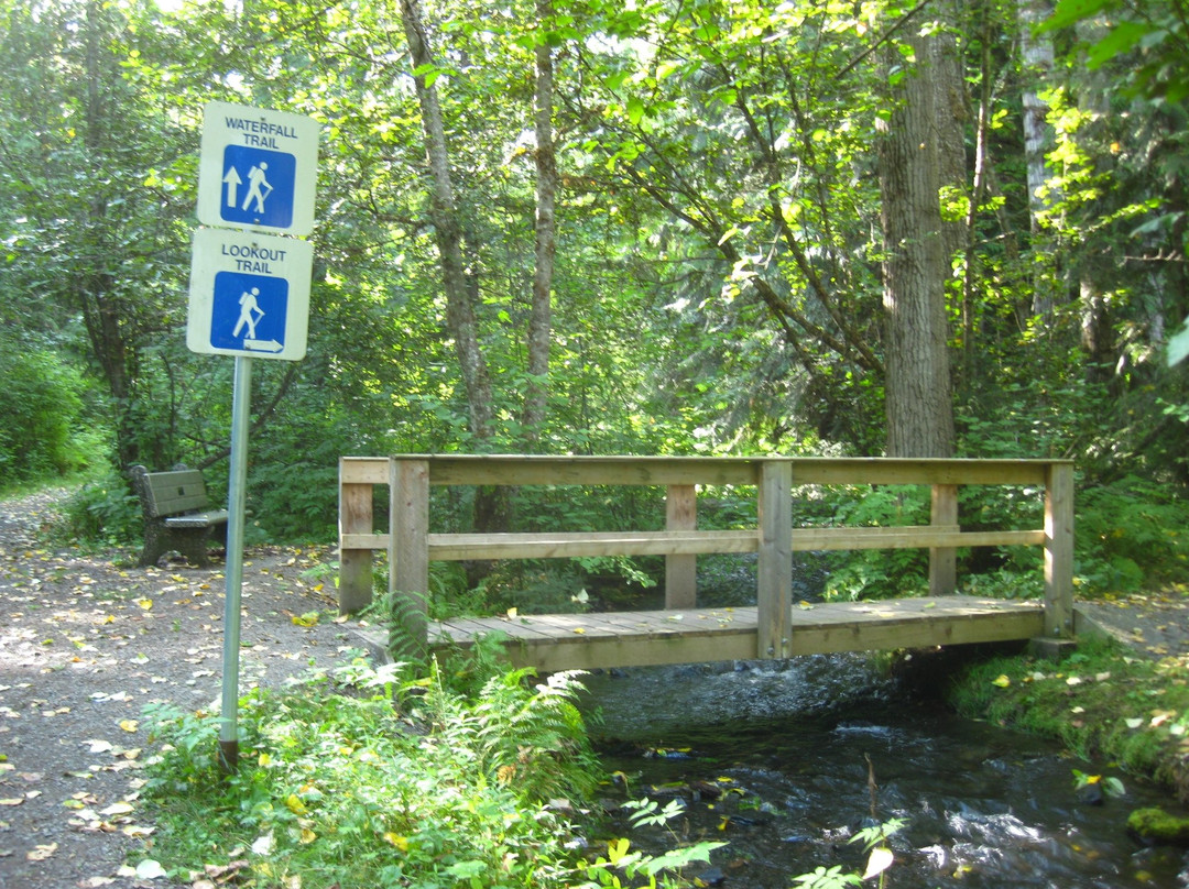 New Hazelton Lookout and Waterfall Trail景点图片