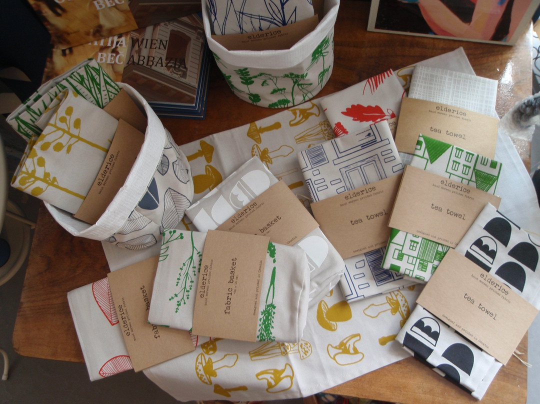 Local Books & Crafts Adamic-欧帕提亚必去景点