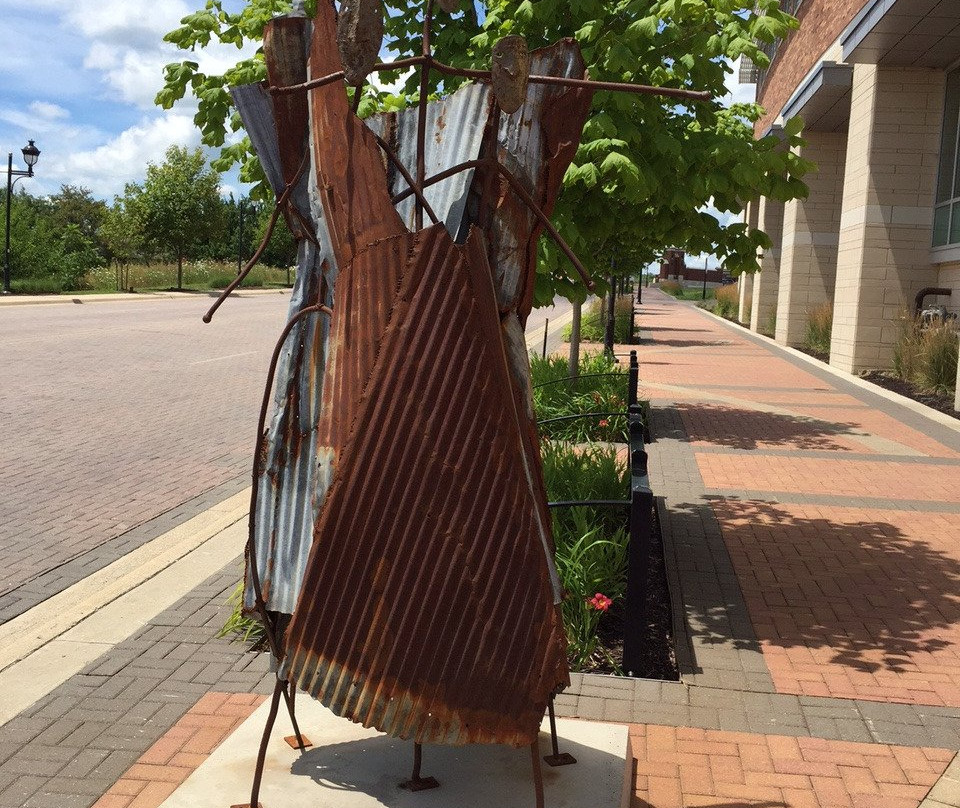 Iowa River Landing Sculptor Walk-科拉尔维尔必去景点