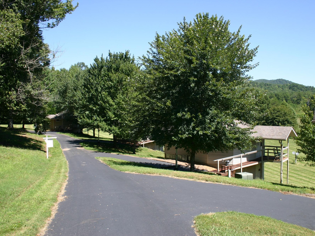 2's Company Farm Creek Cabins