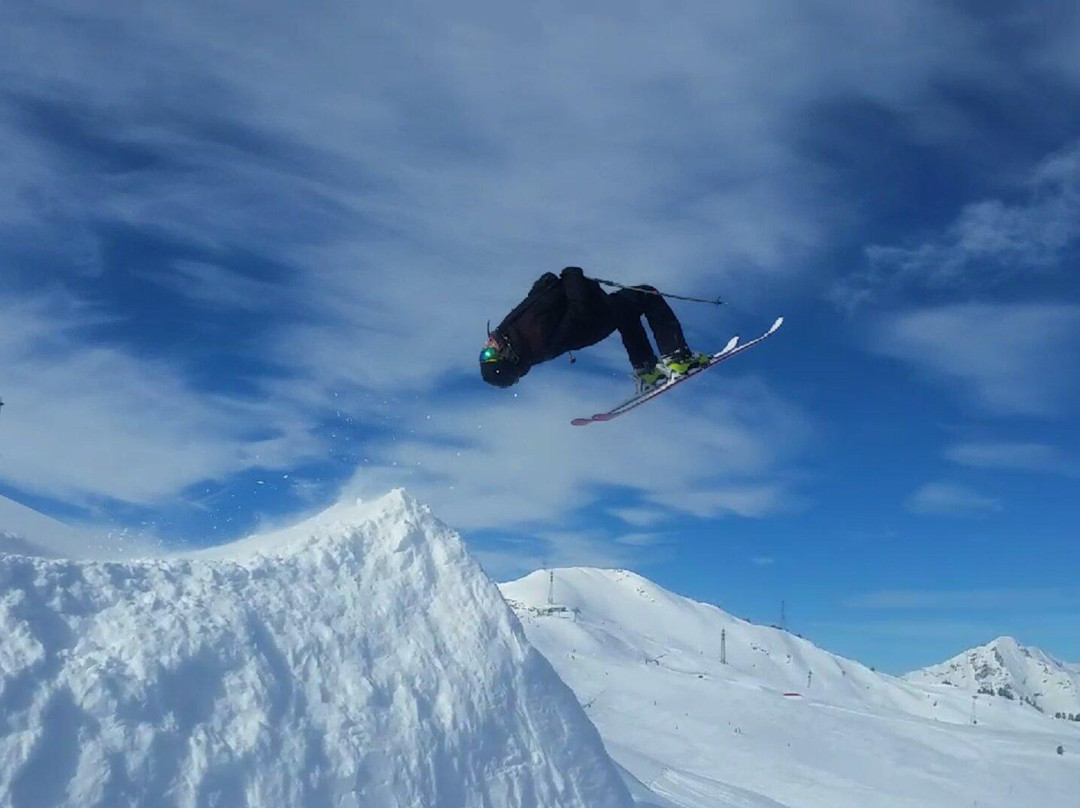 Tzoum'Evasion Ski & Snowboard School景点图片