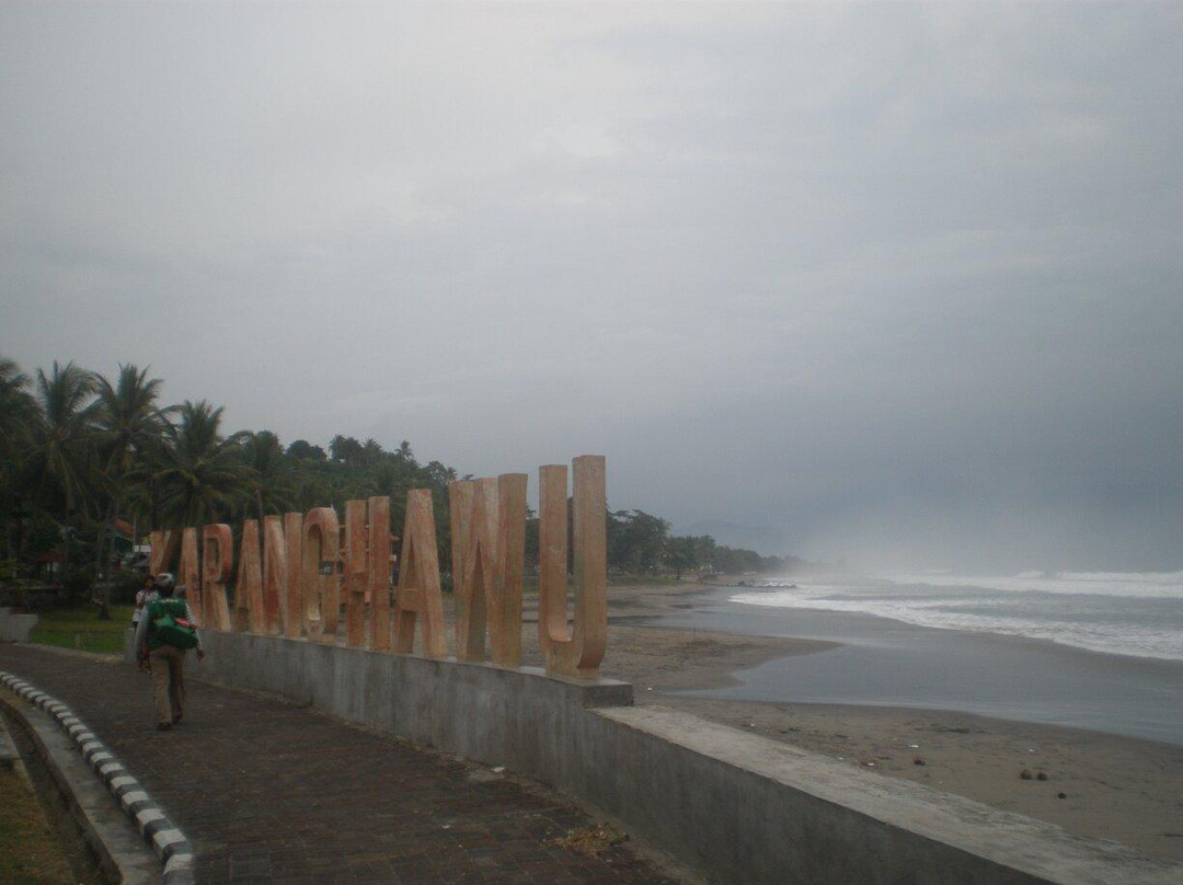 Karang Hawu Beach景点图片