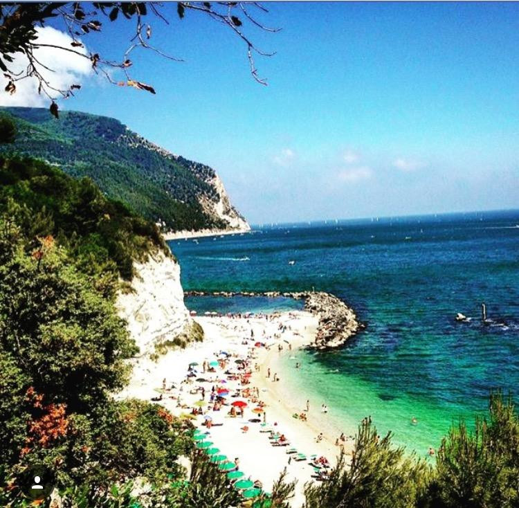 Spiaggia dei Sassi Neri-Sirolo必去景点