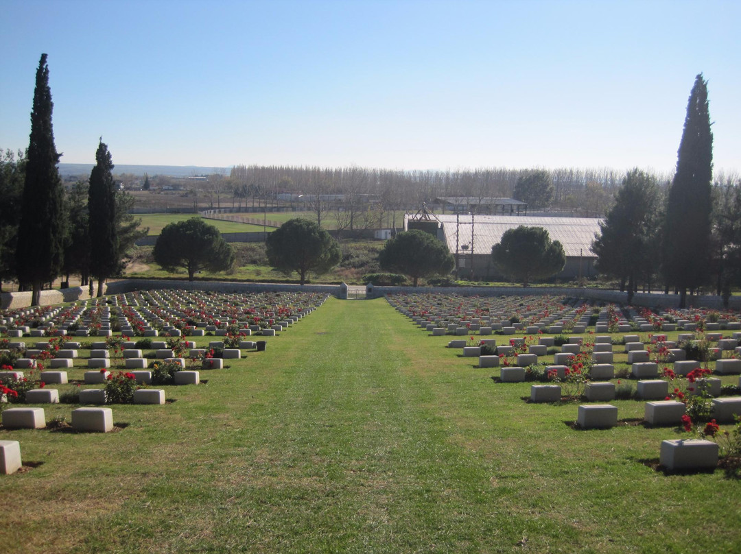 Karasouli Military Cemetry景点图片