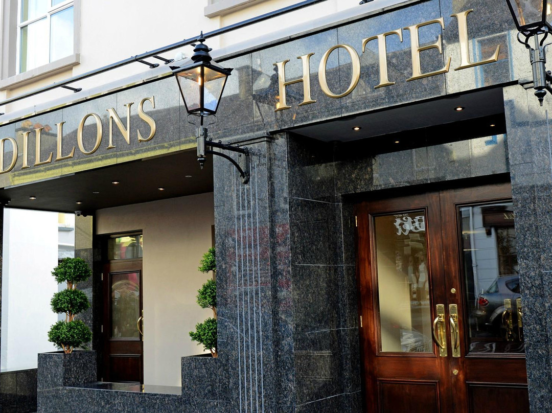Dillons Hotel