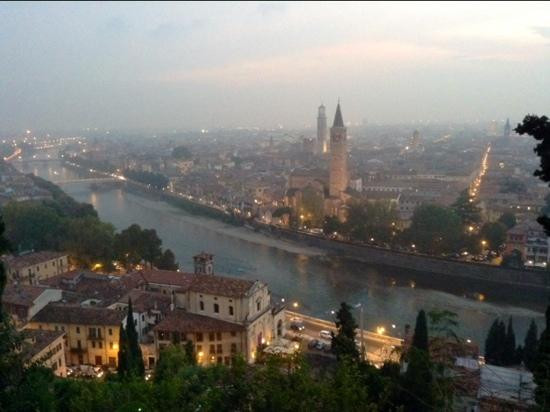Piazzale Castel San Pietro-维罗纳必去景点