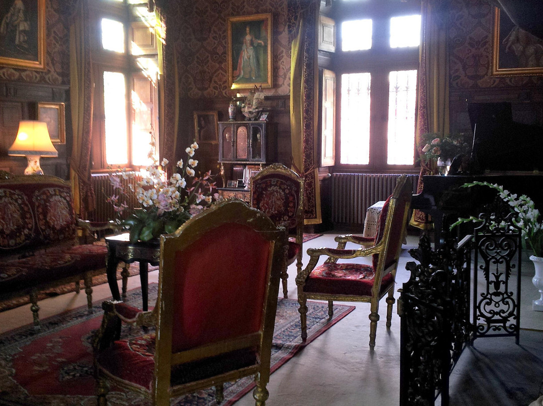 Chateau De Peufeilhoux-Vallon-en-Sully必去景点