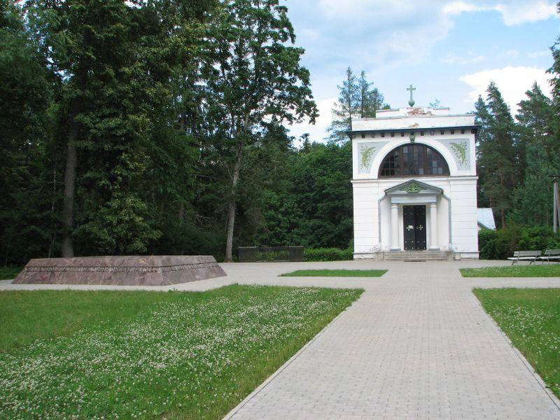 Barclay de Tolly Mausoleum景点图片