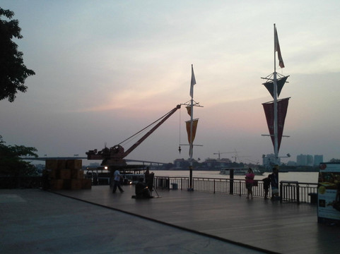 河滨码头夜市-曼谷必去景点