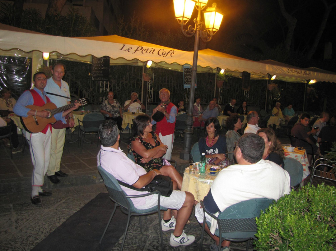 Le Petit Cafe Cocktail Bar景点图片