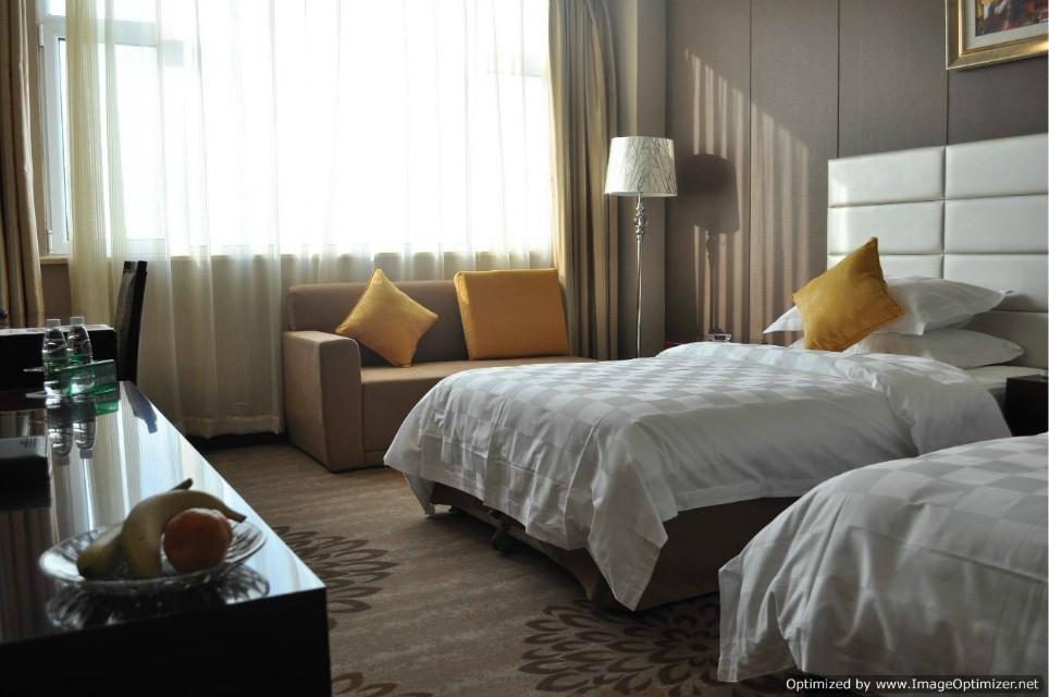 华美达大酒店主图