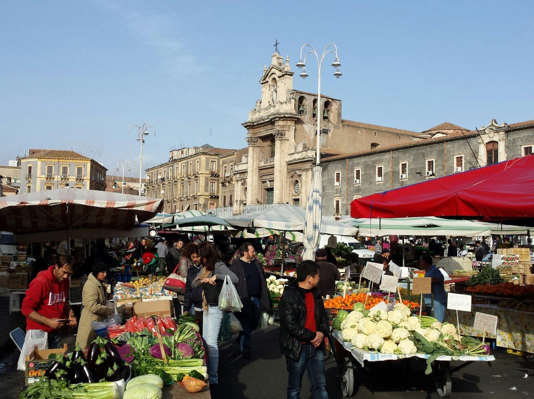 Market Fera O’Luni景点图片