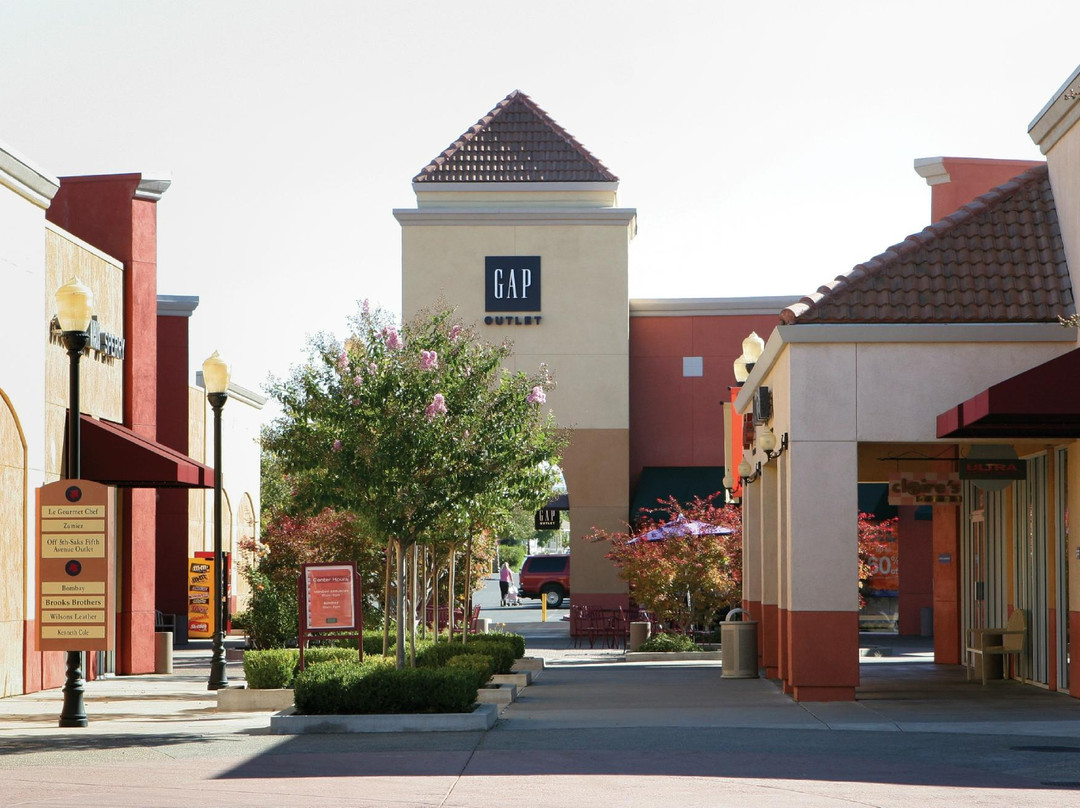 Folsom Premium Outlets-佛森必去景点