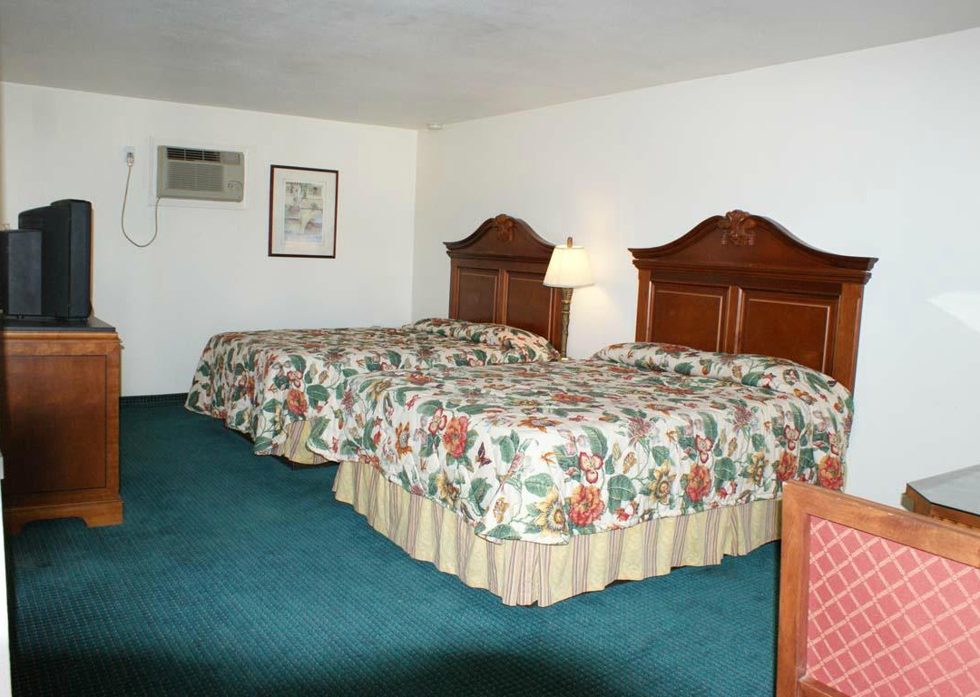 Hwy. Express Inn & Suites