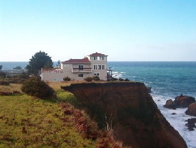 Magnificent Oceanview by OceanviewHotTubs Oceanfront! Shelter Cove, CA Tesla EV Station