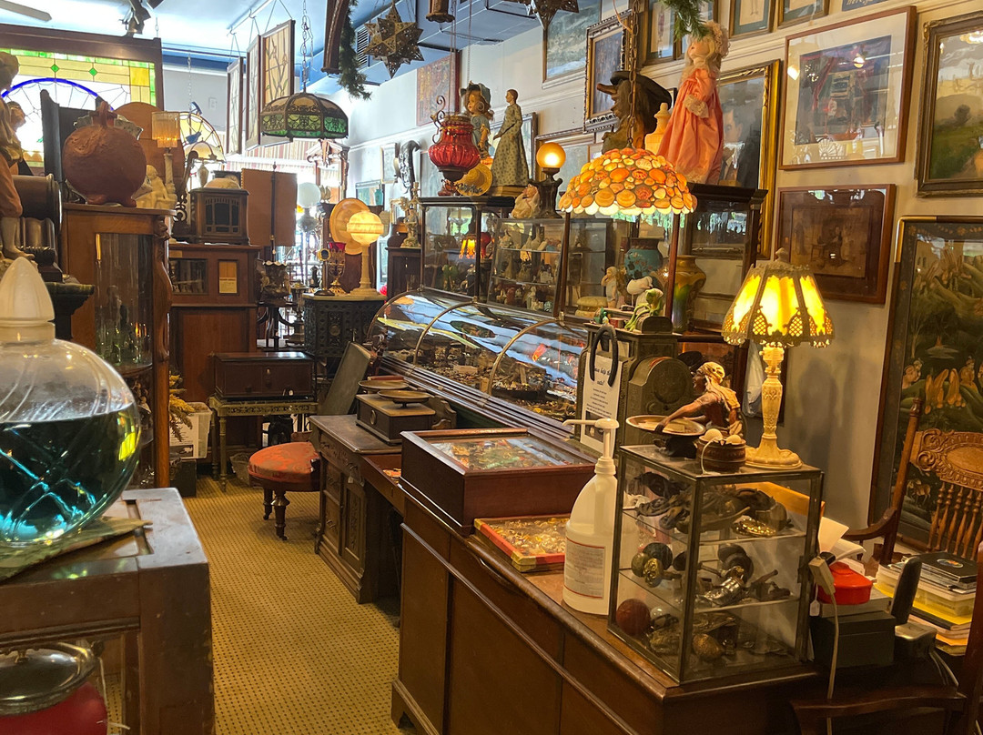Long Island Antiques Center景点图片