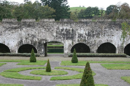 Aberglasney Gardens景点图片