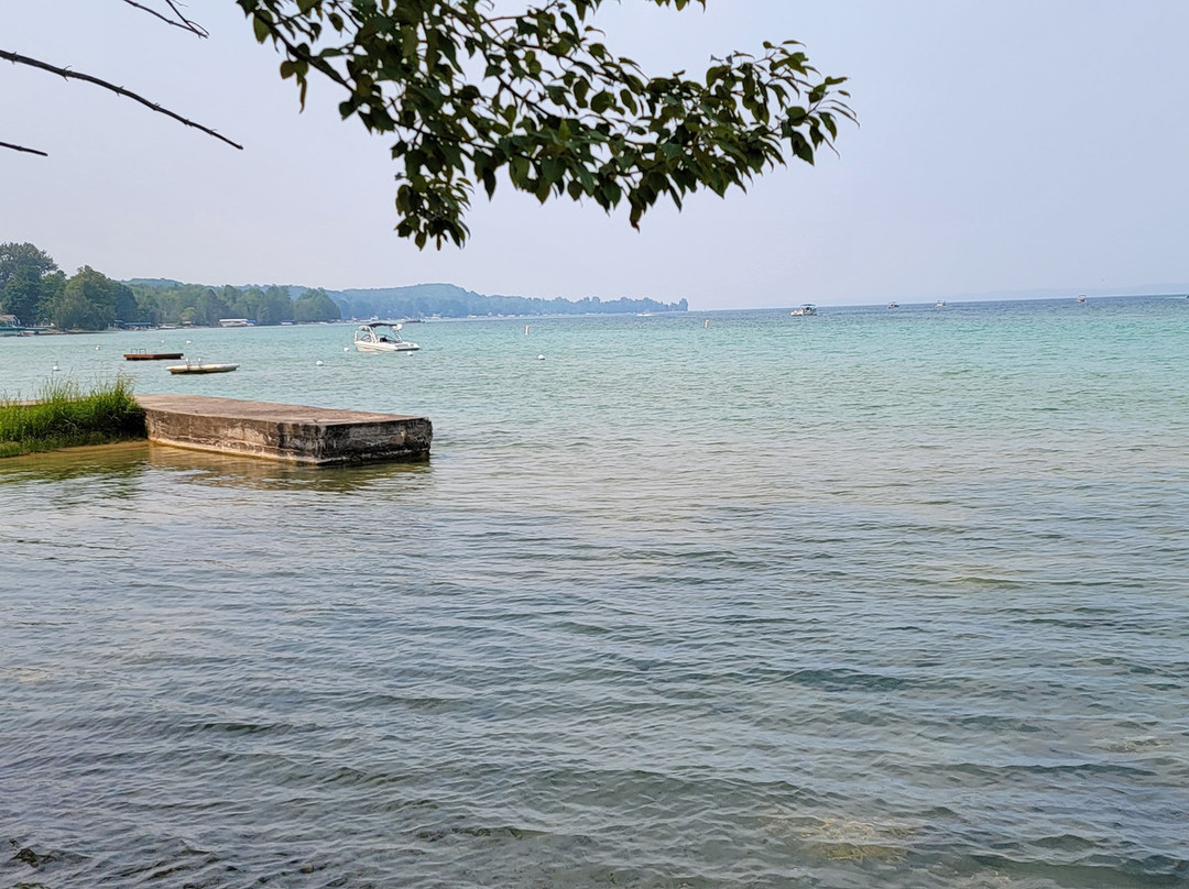 Torch Lake景点图片