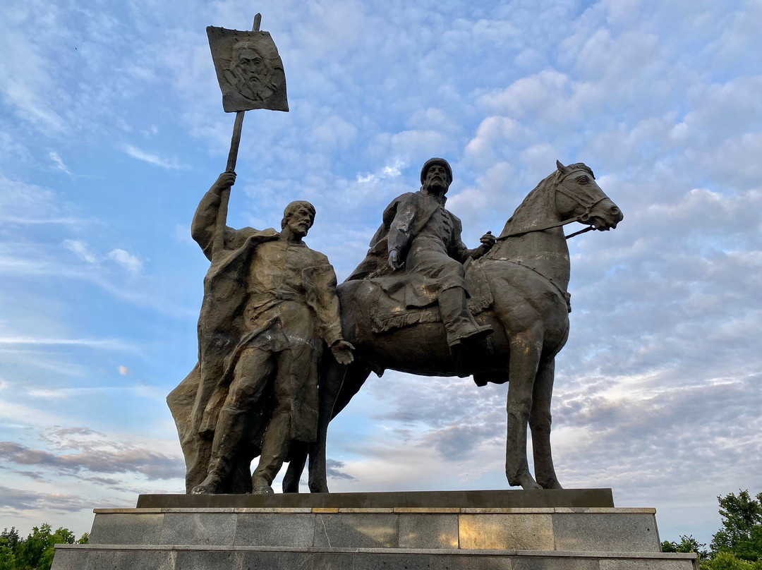 Bogdan Lhitrovo Monument-Ulyanovsk必去景点