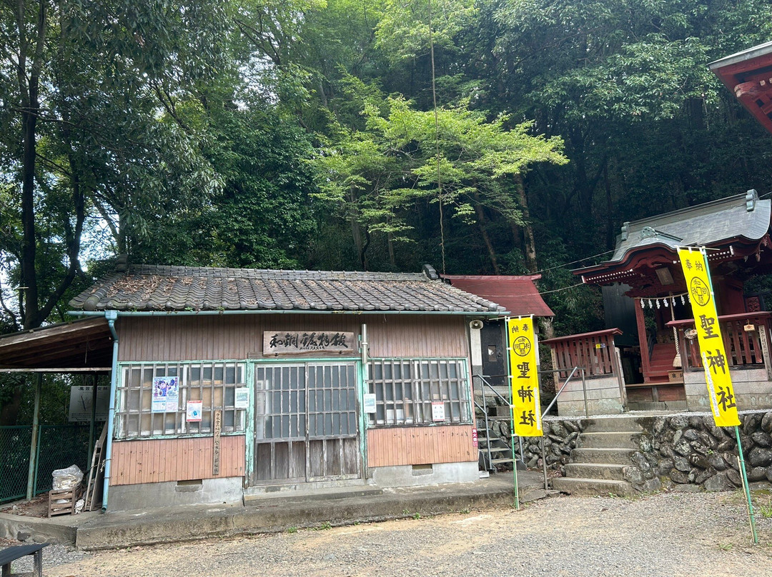 Hijiri Shrine景点图片