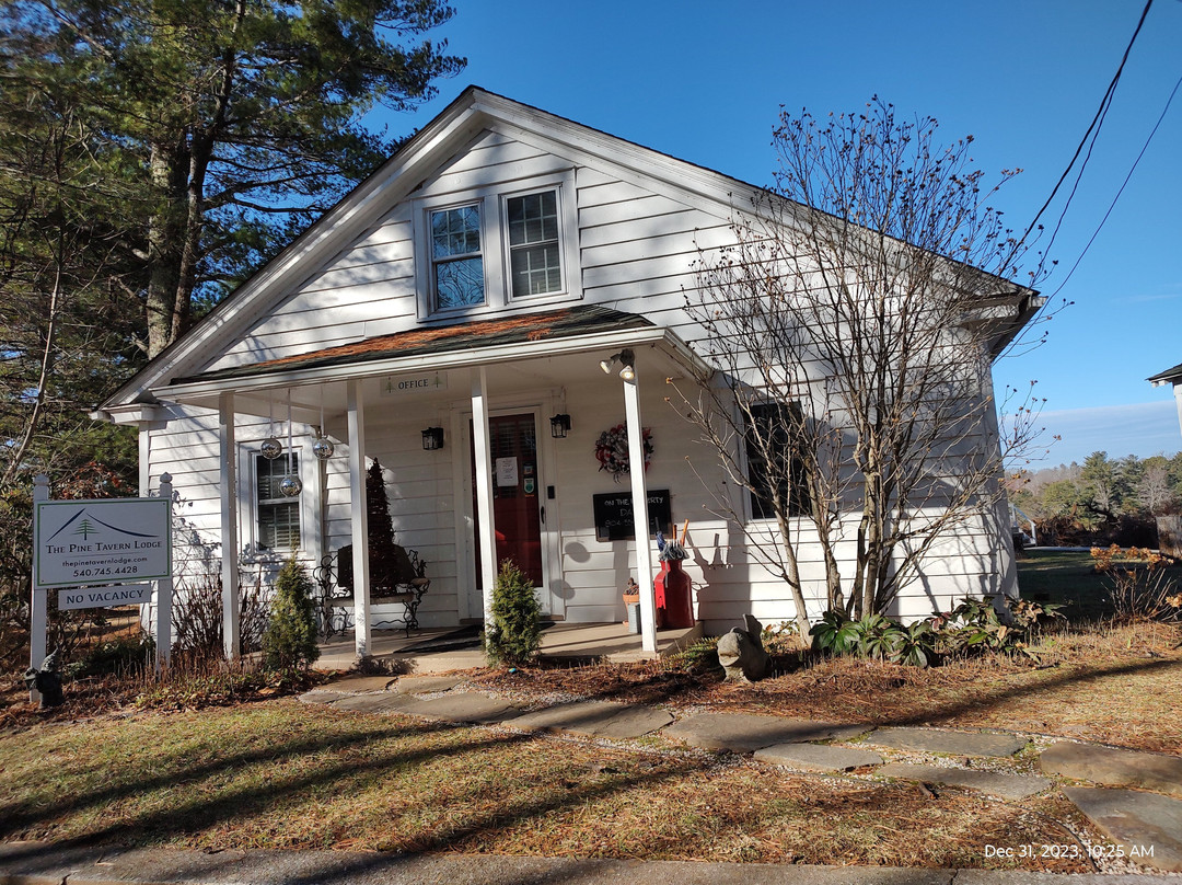 The Pine Tavern Lodge主图