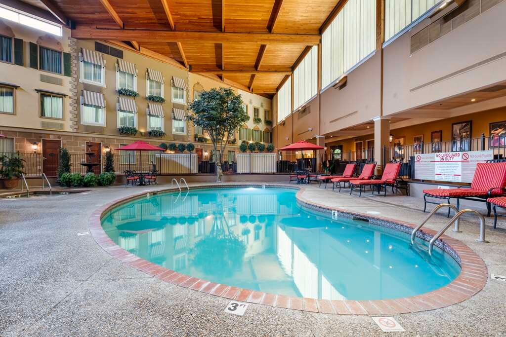 Best Western Plus White Bear Country Inn主图