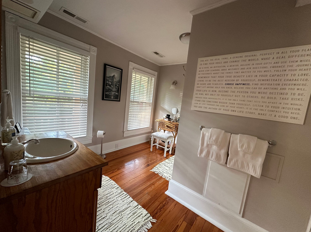 The Hummingbird Inn主图