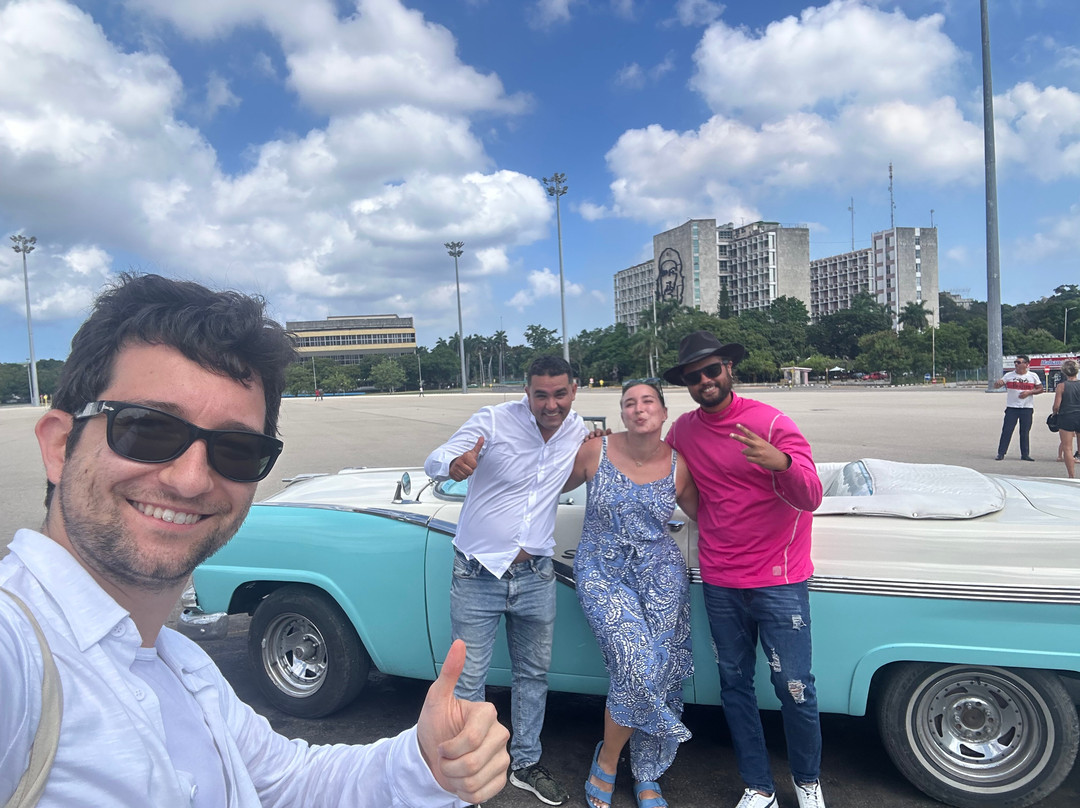 Nely Havana Car Tour-哈瓦那必去景点