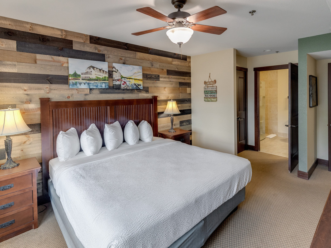 湖畔追逐渡假酒店主图